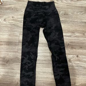 SIZE 2 LULULEMON 23’ ALIGN